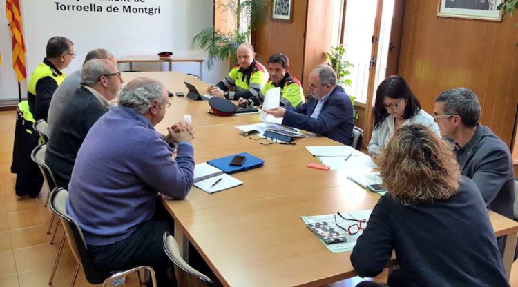 Un moment de la reunió celebrada a Torroella de Montgrí per reduir les retencions de trànsit