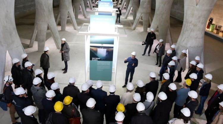 Un moment de la inauguració de l'exposició dels 50 anys de la presa de Susqueda. ACN