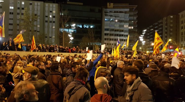 Els manifestants omplint la plaça de l'1 d'Octubre. Bertagd