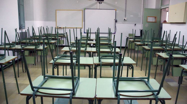 Aules buides a primer de Batxillerat a l'institut Narcís Xifra de Girona (arxiu). ACN