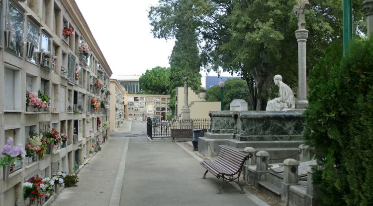 Interior del cementiri de Figueres. Viquipèdia