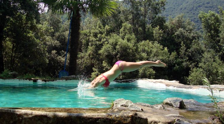 La piscina d'un allotjament rural a Susqueda. ACN