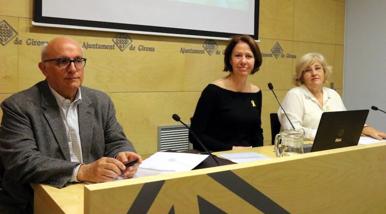 Eduard Portella, Marta Madrenas i Eva Palau, presentant l'informe. ACN