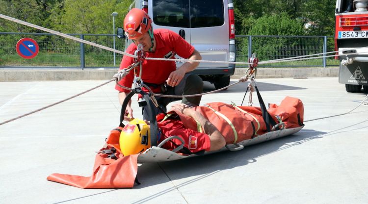 Siimulació de rescat per part d'efectius del GRAE d'Olot. ACN