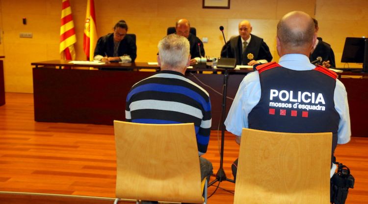 L'acusat de violar una adolescent de 12 anys durant el judici de l'Audiència de Girona. ACN