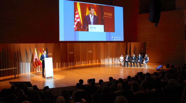 El rei d'Espanya Felip VI i els guanyadors dels Premis Fundació Princesa de Girona (FPdGi) el 2015. ACN