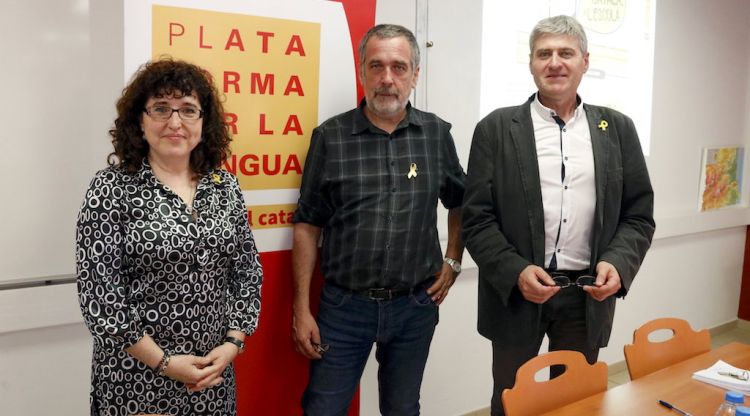 La vicepresidenta de la Plataforma per la Llengua, Mireia Plana; Hervé Pi, del Col·lectiu 2 d’Abril i Alà Baylac, de l’Associació per l’Ensenyament del Català. ACN
