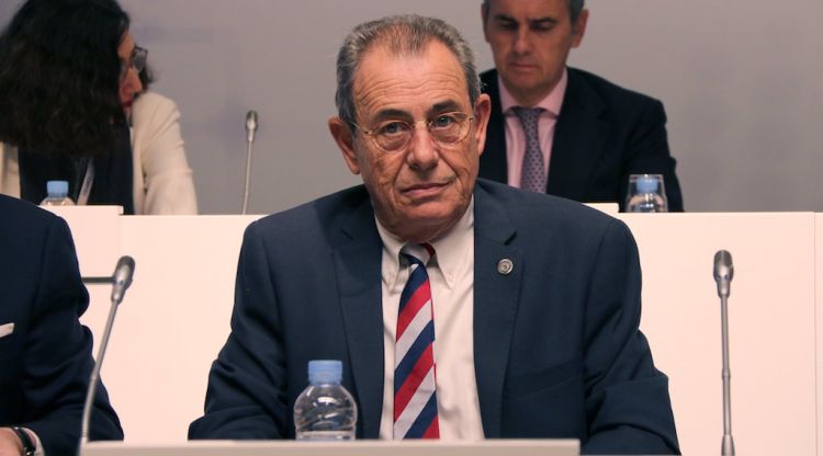 Pla mig del president de Grifols, Víctor Grífols Roura, durant la junta d'accionistes de la companyia a Sant Cugat del Vallès. ACN