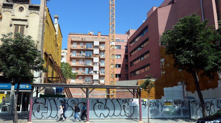 Les obres d'un edifici de nova construcció a l'avinguda Jaume I de Girona. ACN