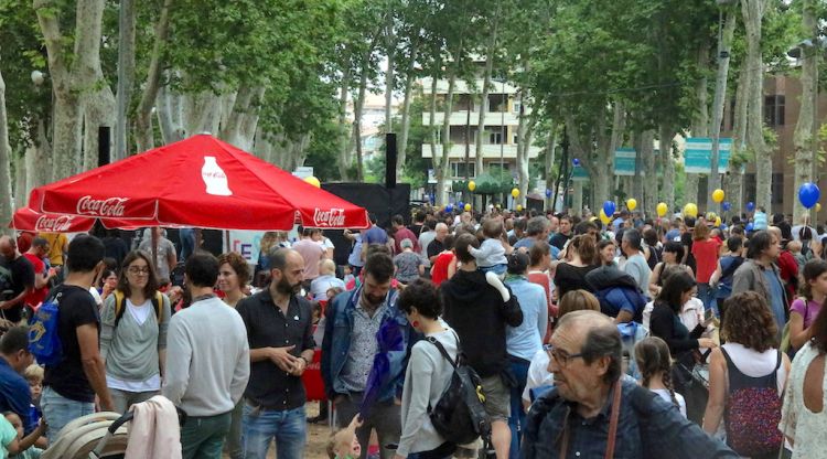 El Parc de la Devesa de Girona ple de famílies passejant. ACN