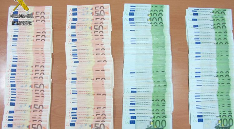 Els bitllets d'euros comissats a La Jonquera a dos conductors