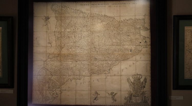 Els mapes de Catalunya que s'exposen en la mostra de cartografia de la Fundació Mascort a Torroella de Montgrí. ACN