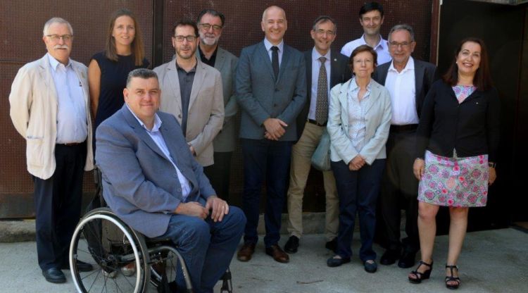 Assistents a l’acte amb Quim Salvi, el vicerector Josep Calbó i el director del Campus Salut, Rafel Ramos