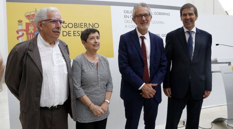 Foto de família de la delegada del govern espanyol, Teresa Cunillera, el nou subdelegat a Girona i els dos anteriors.. ACN