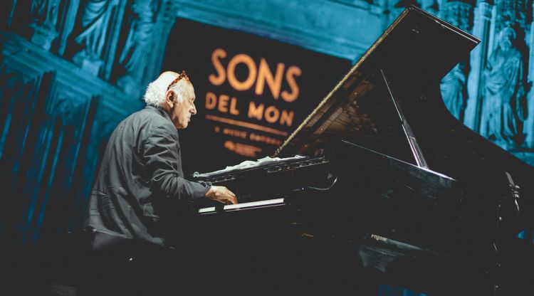 Michael Nyman ahir durant la seva actuació a la Basílica de Castelló d'Empúries. Gemma Martz