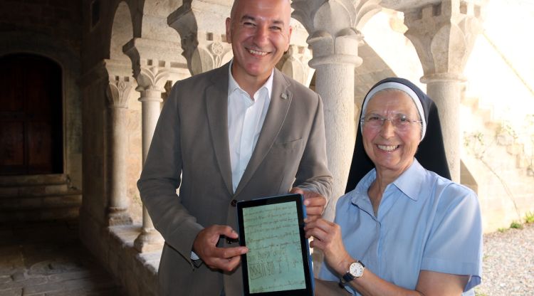 El degà de la UdG, Quim Salvi, i la priora del Monestir de Sant Daniel, Assumpció Piferrer, aquest matí. ACN