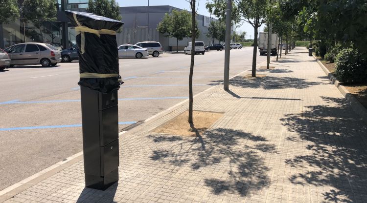 La zona blava ha generat un efecte dissuassori a l'entorn del centre comercial. Marc Estarriola