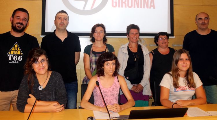 Representants de les diferents entitats i col·lectius que han constituït la Plataforma Antifeixista Girona. ACN