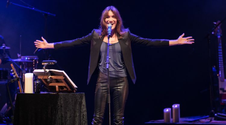 Carla Bruni ahir damunt l'escenari del Festival Castell de Peralada. Miquel González - Shooting