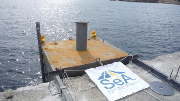 Imatge de la plataforma modular situada a 30 metres de l'espigó del Port © ACN