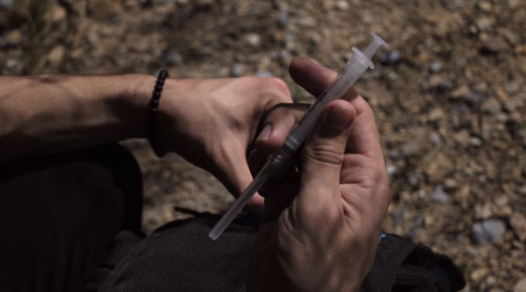 Un drogoaddicte amb una xeringa. Jair Lázaro
