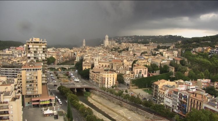 La tempesta arribant ahir a Girona. TV3