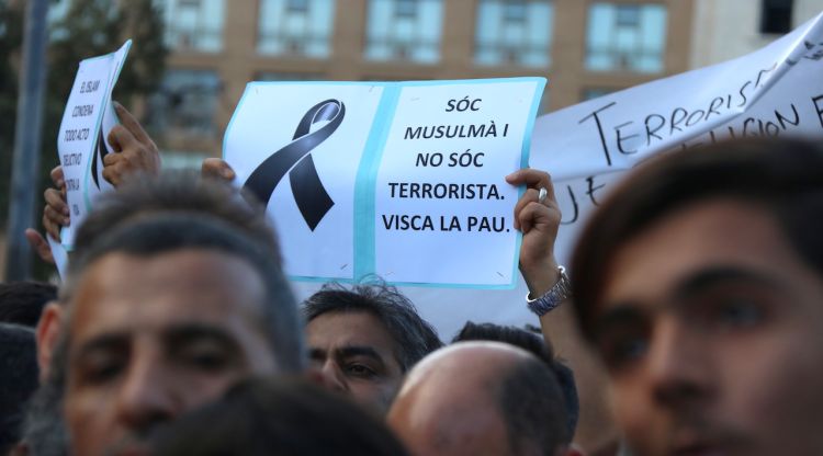 'Sóc musulmà, no sóc terrorista', un dels lemes més repetits a la manifestació del 21 d'agost de 2017. ACN