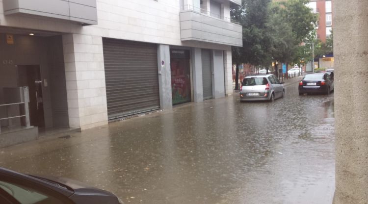 El carrer Doctor Ametller completament inundat. Roser Arxer