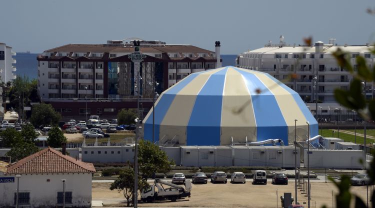 Exterior de la carpa iglú impulsada de manera permanent a Girona per la Circus Arts Foundation