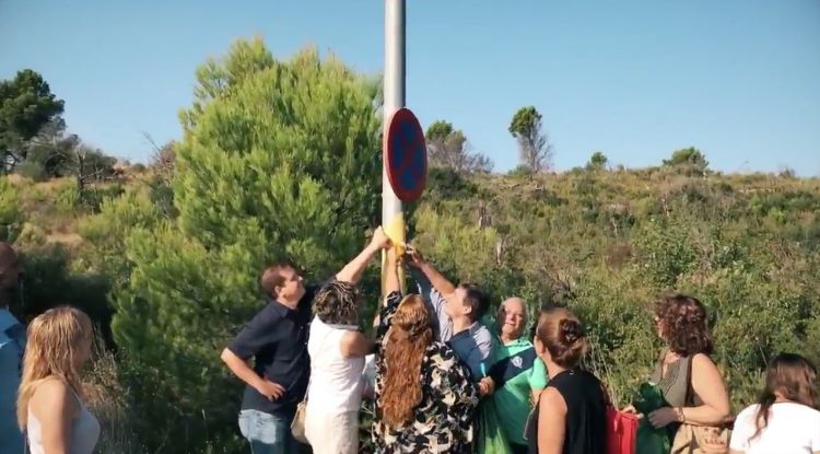 Els membres del partit d'extrema dreta, exercint somrient la censura i repressió contra els independentistes