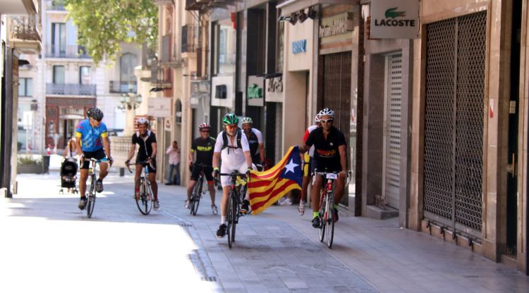 Els set integrant arribant a Figueres amb una estelada. ACN