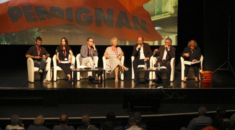 Els participants de la taula rodona sobre el ressò mediàtic del procés independentista al festival Visa Pour l'Image. ACN