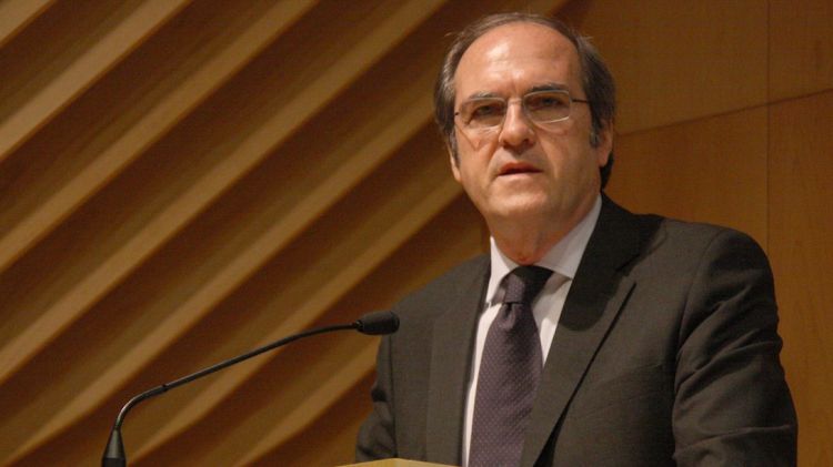 El ministre d'Educació, Ángel Gabilondo, durant la conferència que ha pronunciat a Girona © ACN