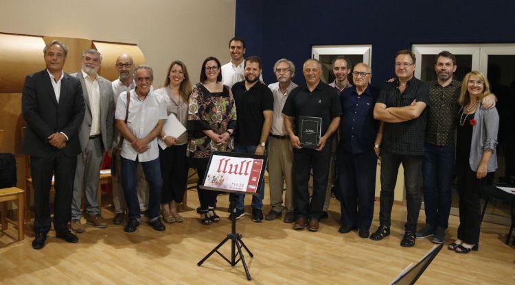 Foto de família de les persones que han participat al projecte 'Llull' de la SCCC aquest matí. ACN