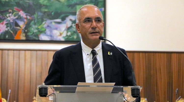 El primer tinent d'alcalde, Francesc Cruanyes, durant la roda de premsa d'aquest vespre. ACN