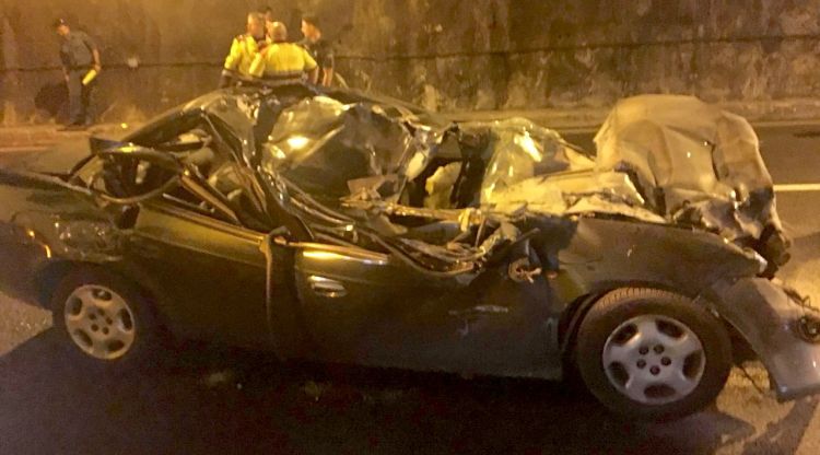 Aspecte de l'estat en què ha quedat un vehicle involucrat en un accident de trànsit mortal a Arbúcies (Selva). ACN
