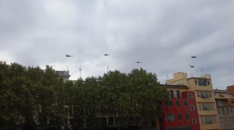 Els helicòpters sobrevolant Girona. Àngel Rodríguez
