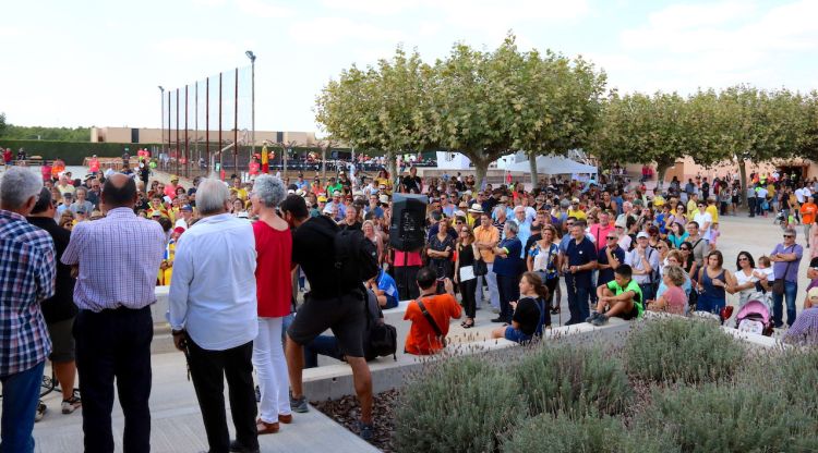 La Plaça just davant del local social 1 d'octubre de Garrigàs, aquesta tarda. ACN