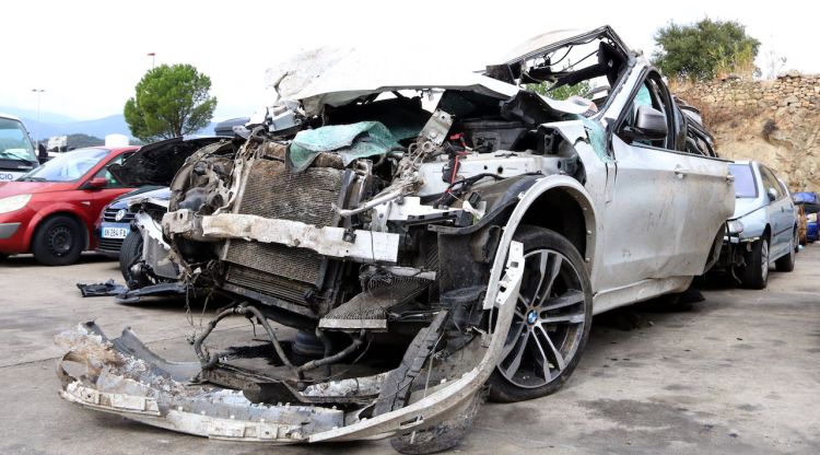 Estat en què ha quedat el vehicle accidentat a Capmany. ACN