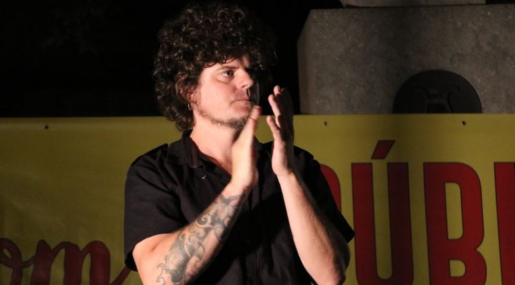 El cantant Joanjo Bosk durant la concentració a Figueres la setmana passada. ACN