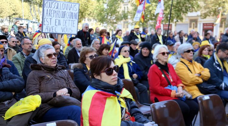 Alguns dels assistents a la diada de suport a Catalunya organitzada per la Catalunya del Nord a Perpinyà. ACN