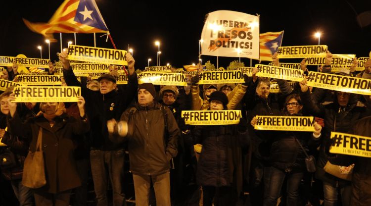 La protesta al Puig de les Basses en contra del primer aniversari de l'empresonament de Dolors Bassa. ACN