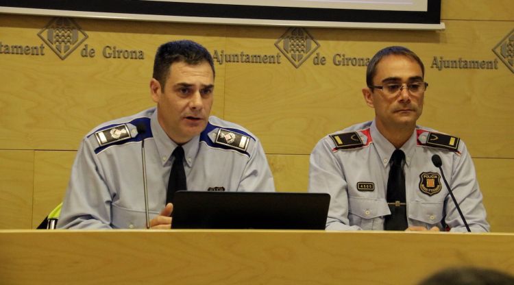 L’inspector en cap de la Policia Municipal de Girona, Joan Jou, i el cap de l’Àrea Bàsica Policial (ABP), Xavier Domènech. ACN