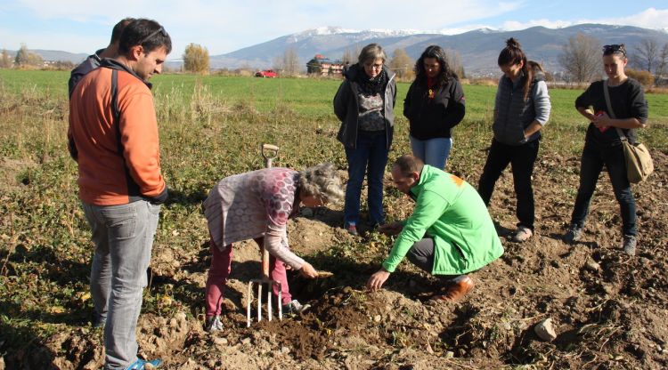 Visita a un camp de naps situat als afores de Puigcerdà, en el marc d'una jornada tècnica celebrada a Ger. ACN