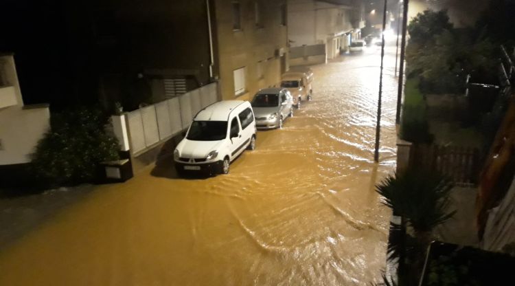 Els carrers de Porqueres completament inundats. Adrià Vila
