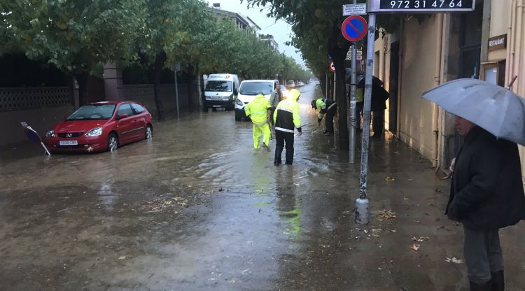 El desbordaement del Gotarra a Llagostera ha inundat carrers. Marc Sureda / El Poll