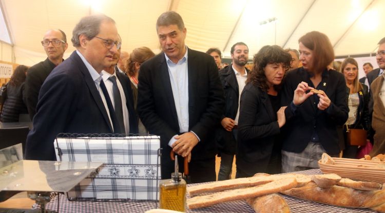 El president de la Generalitat, Quim Torra, amb la resta d'autoritats que han visitat el primer dia del Fòrum Gastronòmic de Girona. ACN