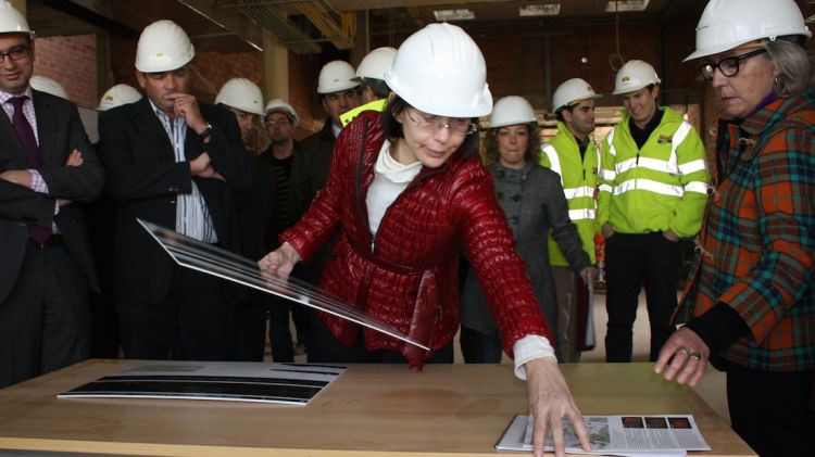 Montserrat Tura visitant les obres de la nova presó de Figueres (arxiu)