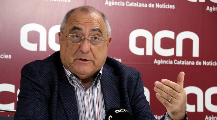 L'exconseller Joaquim Nadal, gesticula durant l'entrevista. ACN