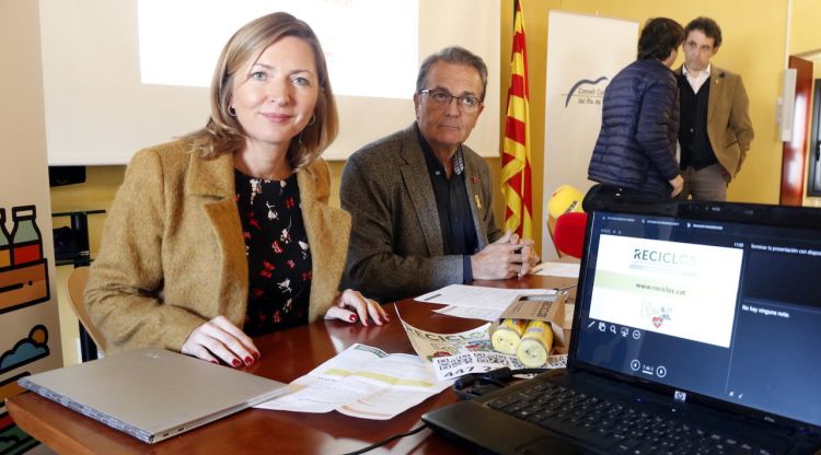 La directora de Blue Room Innovation, Denisa Gibovic, i el president del Consell Comarcal del Pla de l'Estany, Jordi Xargay (arxiu). ACN